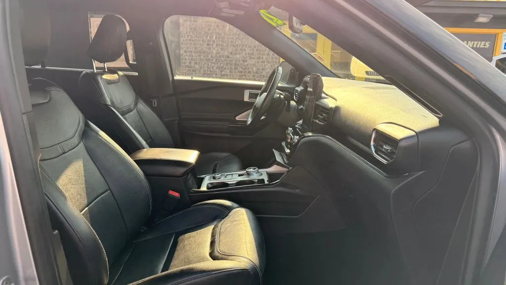 Ford Explorer photo 11