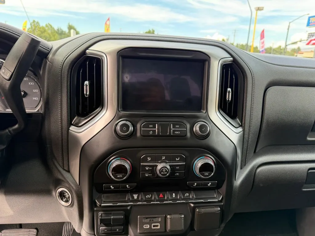 Chevrolet Silverado photo 12