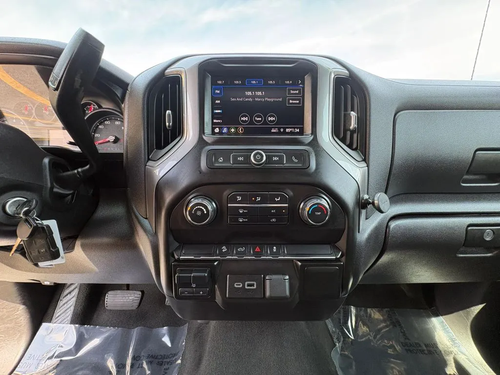 Chevrolet Silverado photo 16