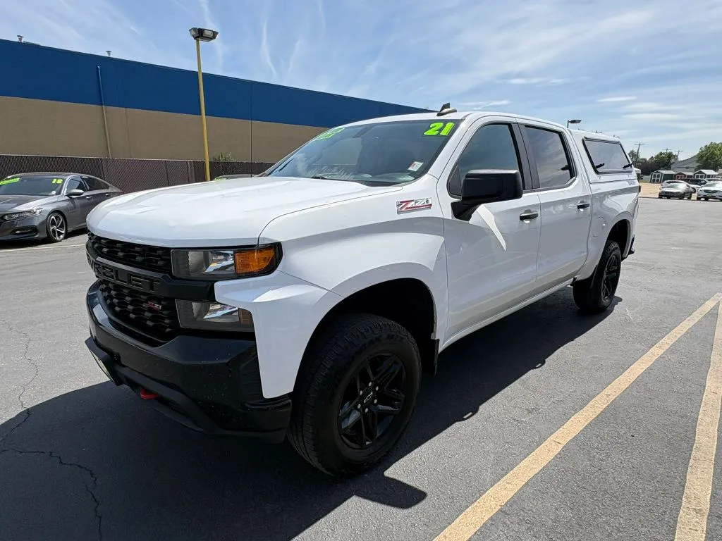 Chevrolet Silverado photo 3