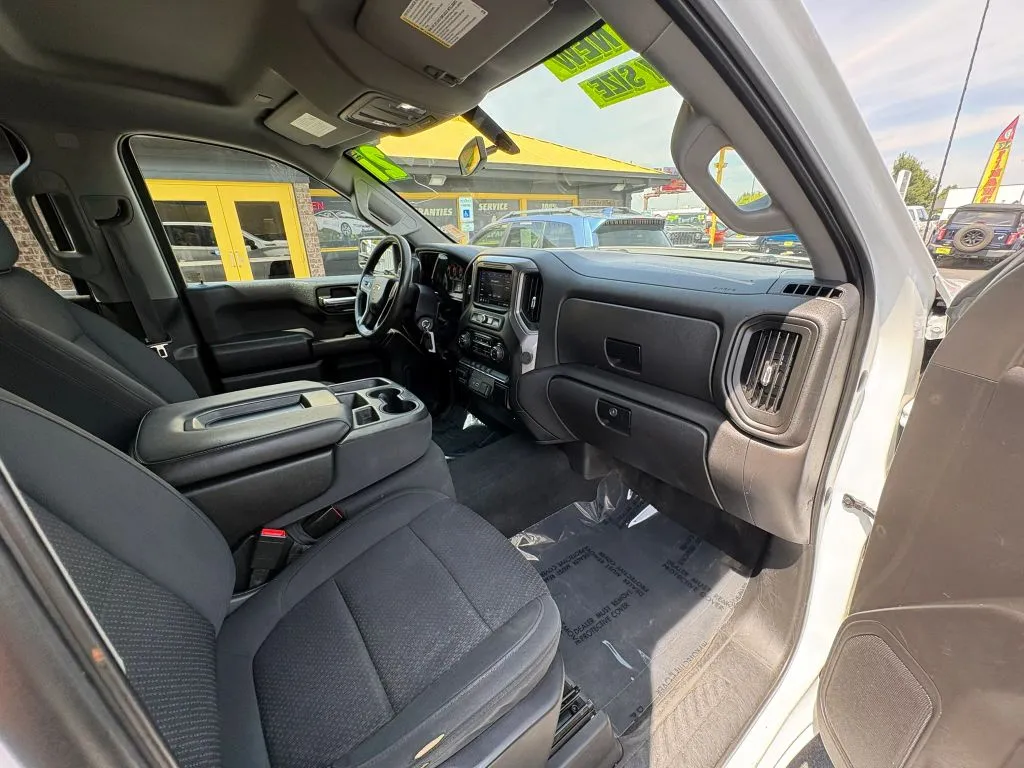 Chevrolet Silverado photo 11