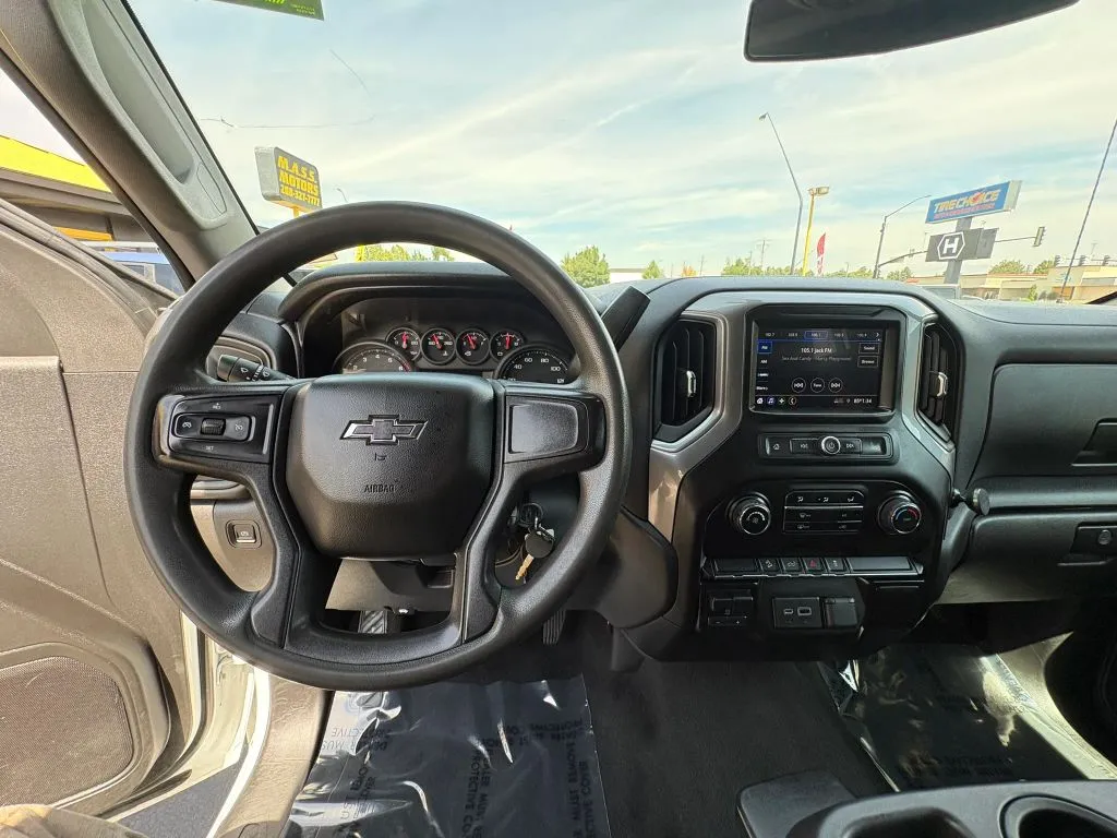 Chevrolet Silverado photo 13