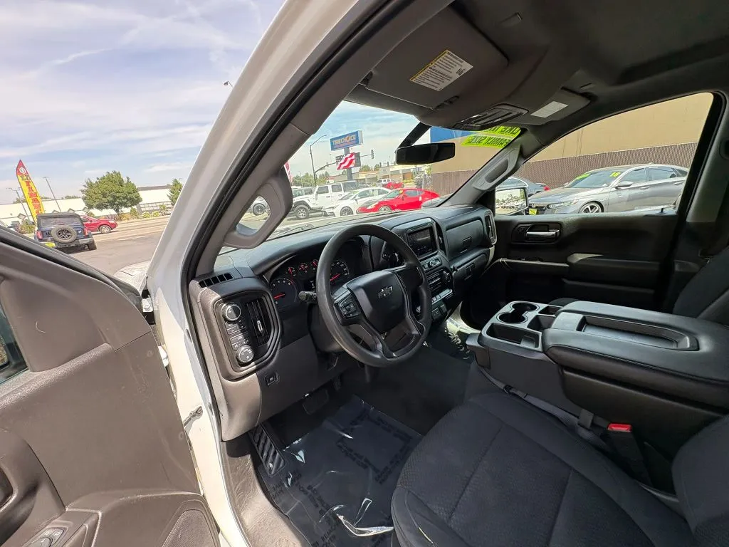 Chevrolet Silverado photo 9