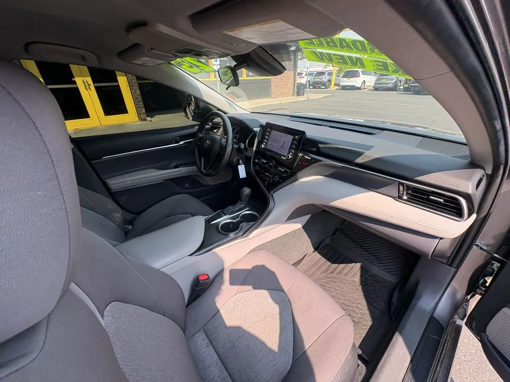 Toyota Camry photo 11