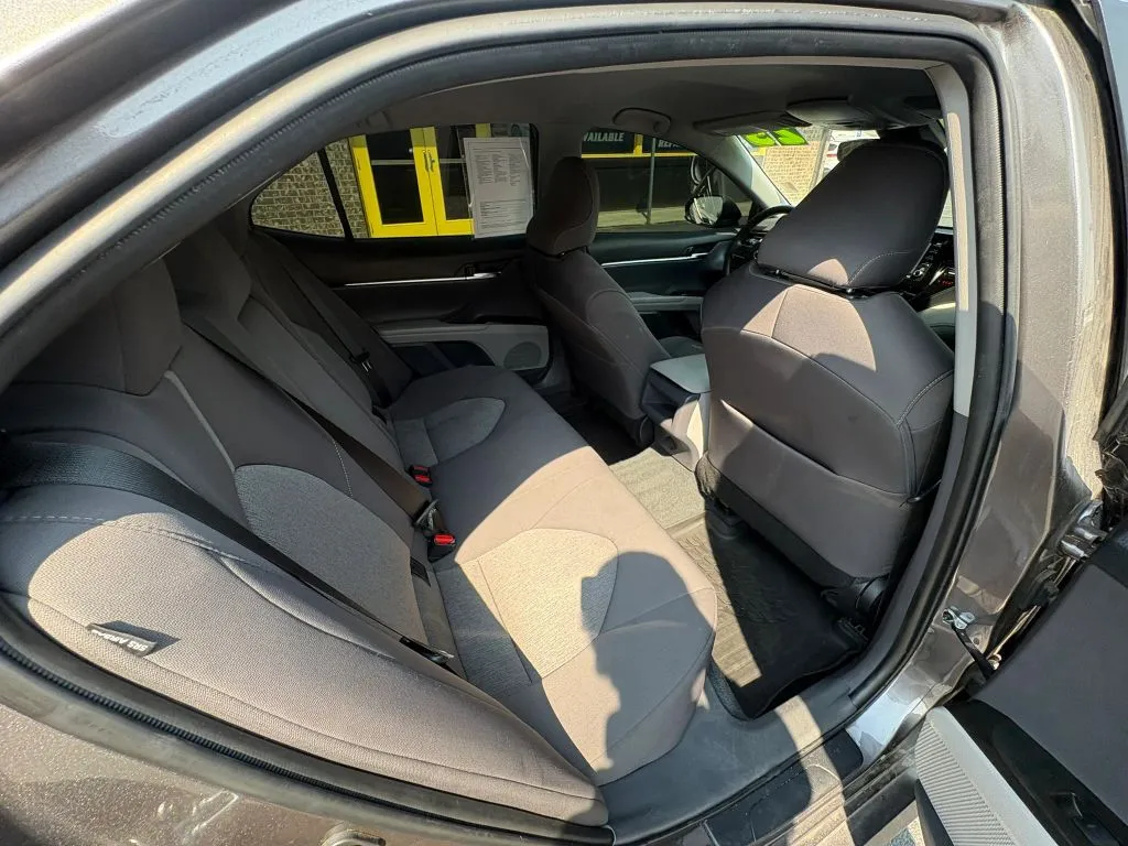 Toyota Camry photo 12