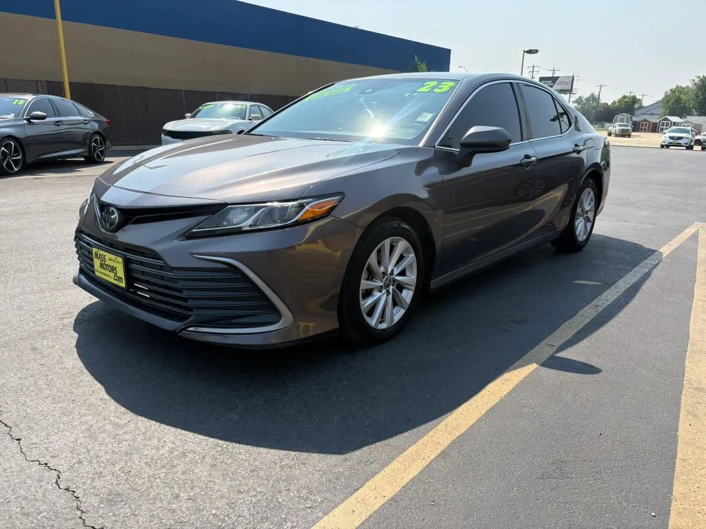 Toyota Camry photo 3
