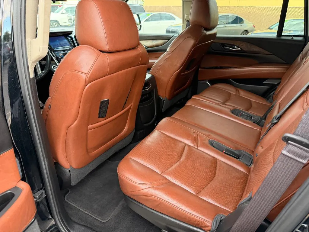 Cadillac Escalade photo 11