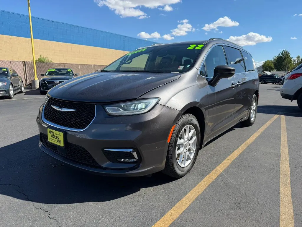 Chrysler Pacifica photo 4