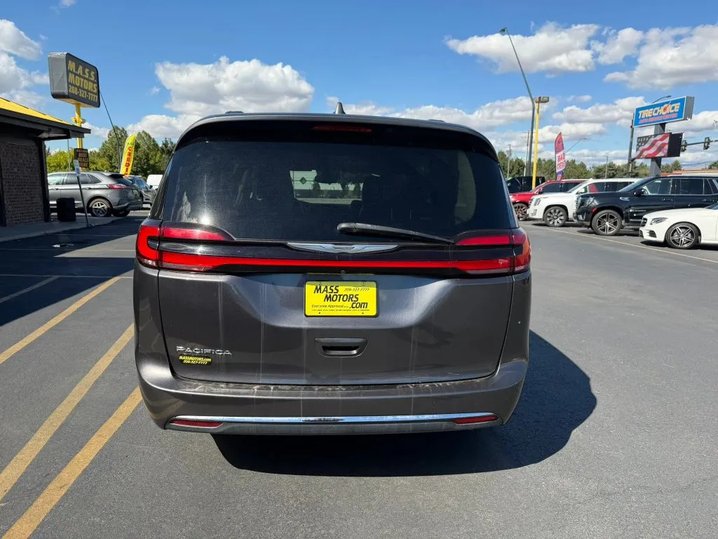 Chrysler Pacifica photo 7