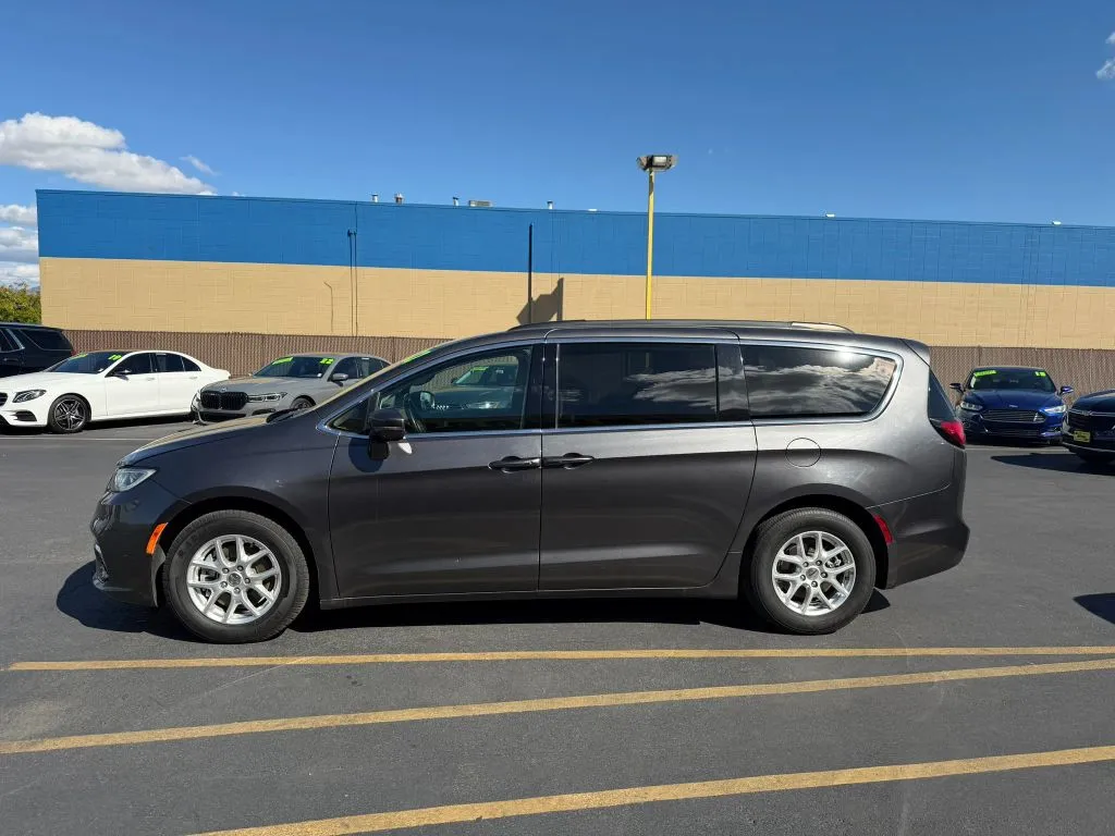 Chrysler Pacifica photo 5