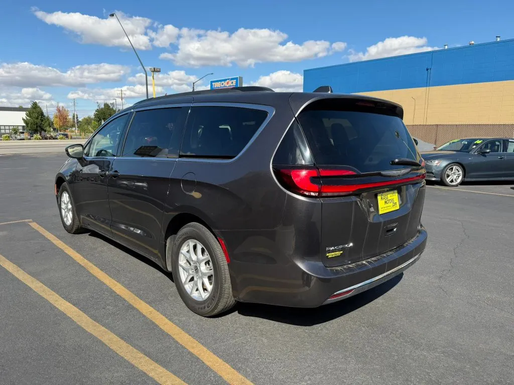 Chrysler Pacifica photo 6