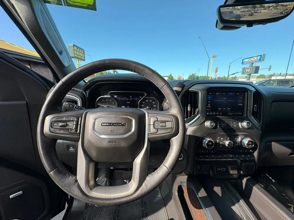 GMC Sierra photo 13