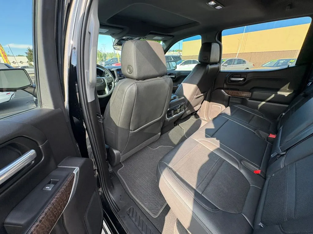 GMC Sierra photo 10