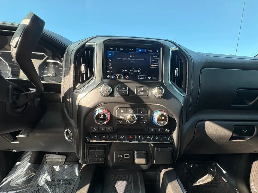 GMC Sierra photo 16