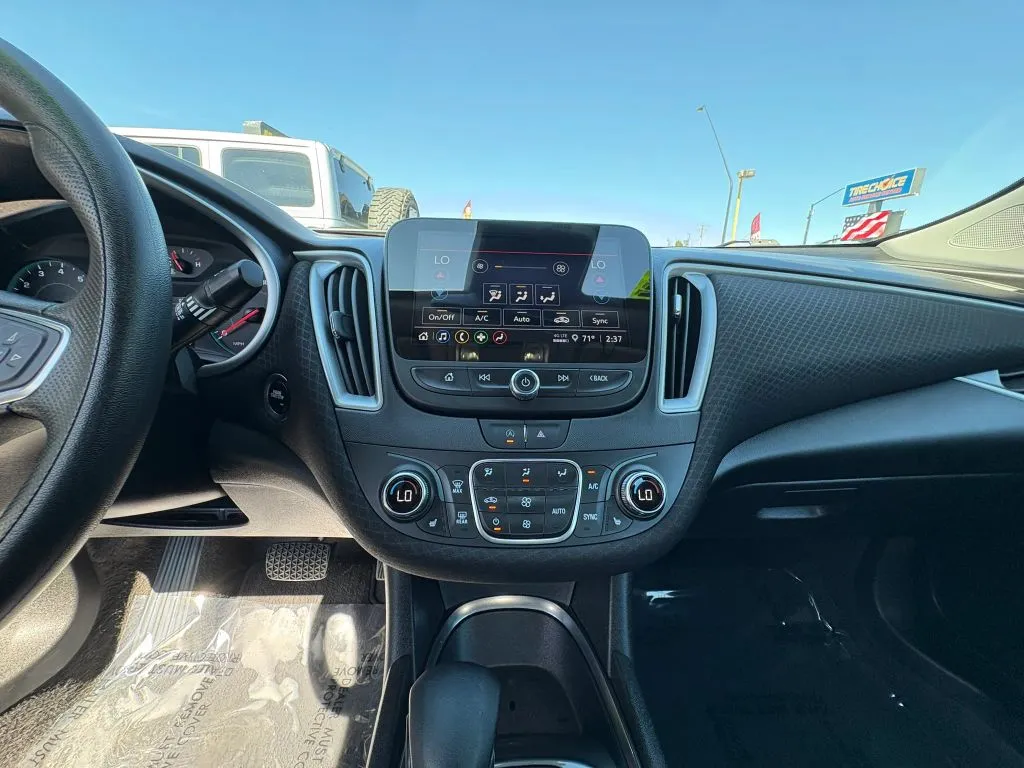 Chevrolet Malibu photo 16