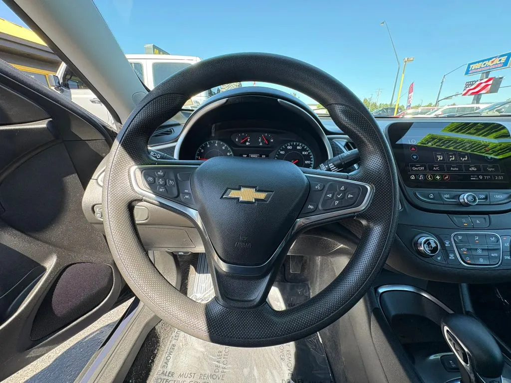 Chevrolet Malibu photo 14