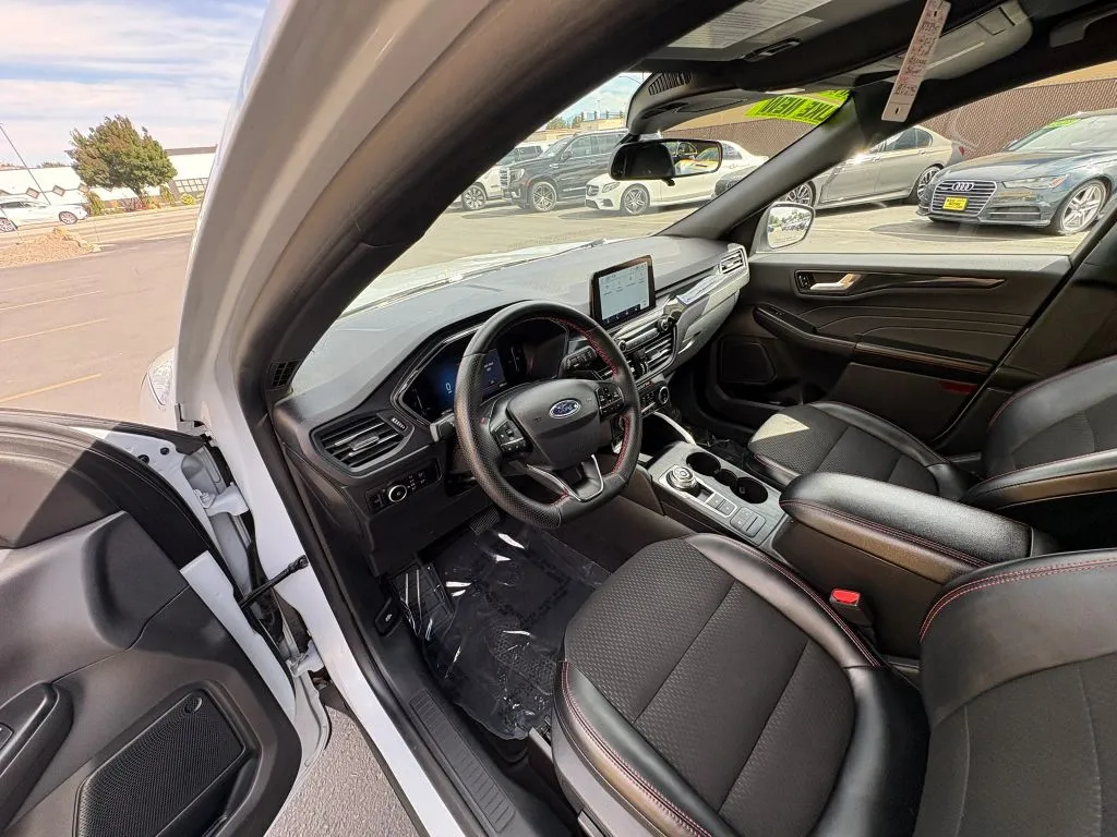 Ford Escape photo 9