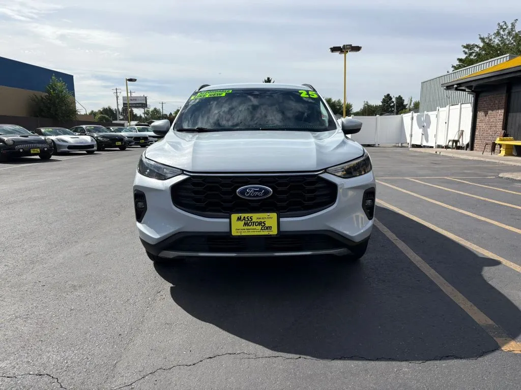 Ford Escape photo 2
