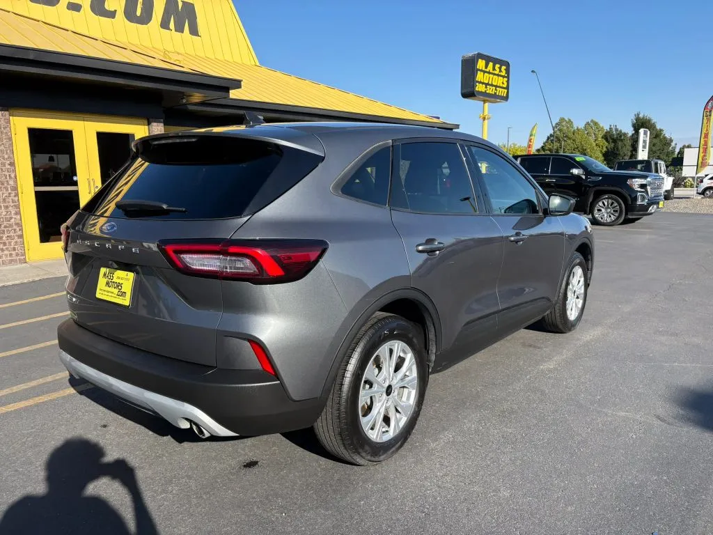 Ford Escape photo 7