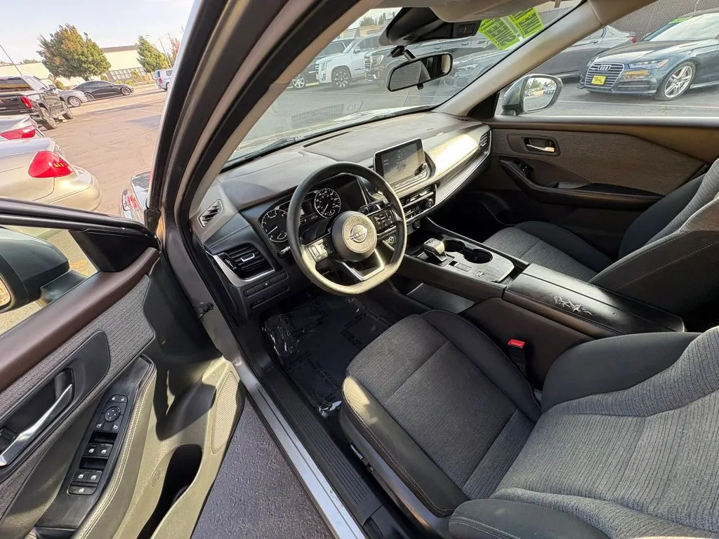Nissan Rogue photo 9
