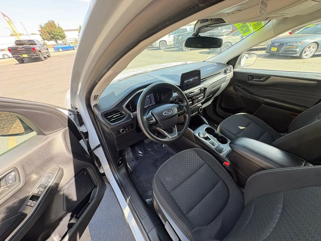 Ford Escape photo 9