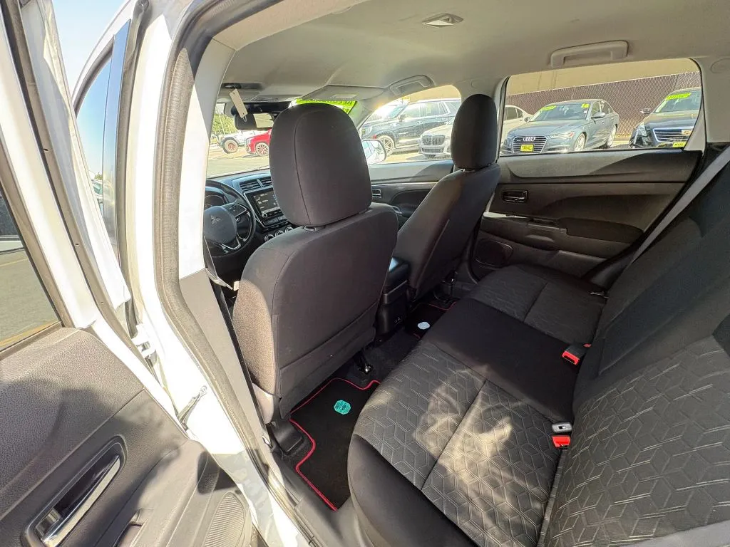 Mitsubishi Outlander Sport photo 10