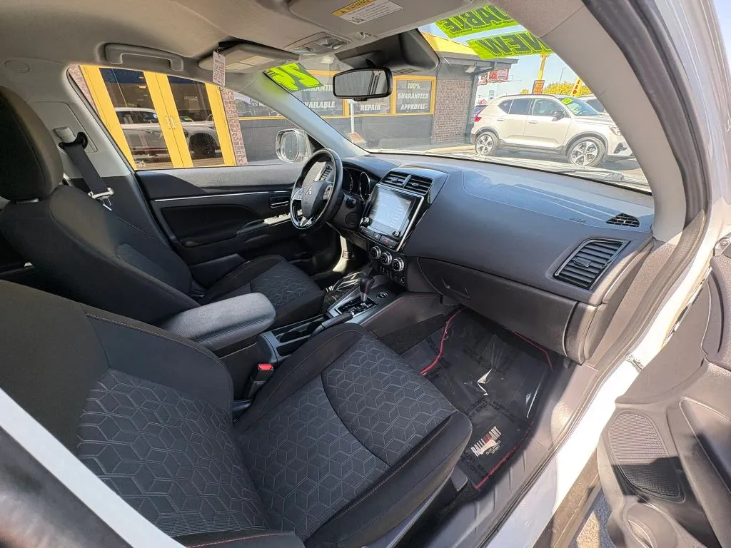 Mitsubishi Outlander Sport photo 11