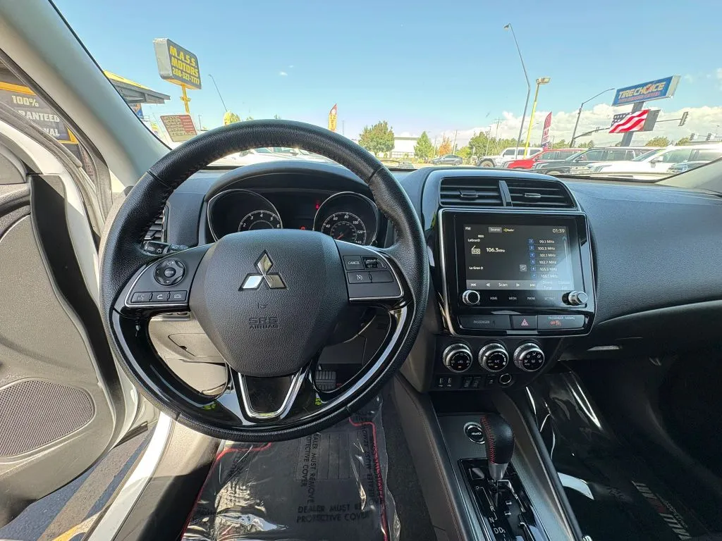 Mitsubishi Outlander Sport photo 13