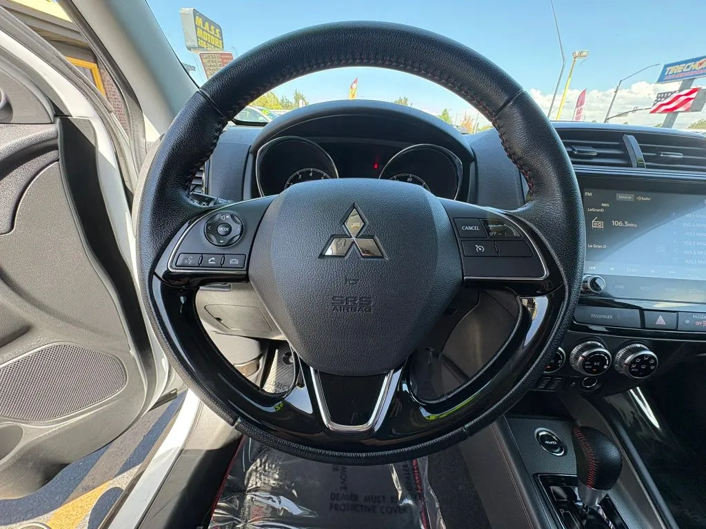 Mitsubishi Outlander Sport photo 14