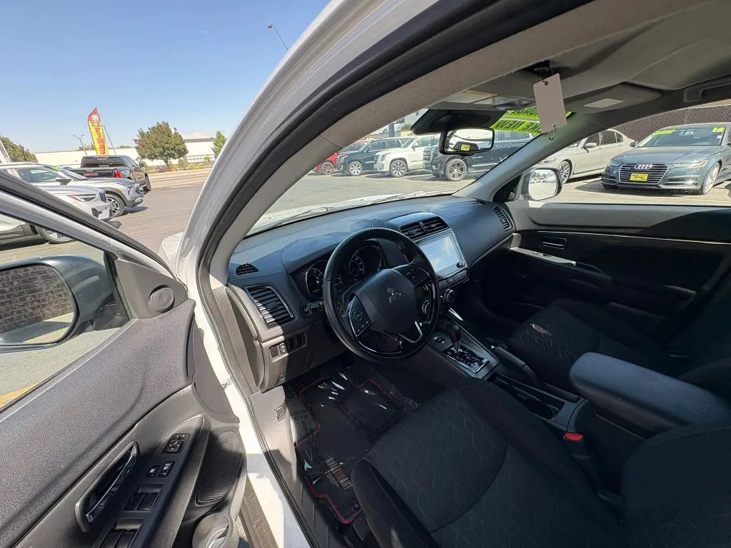 Mitsubishi Outlander Sport photo 9