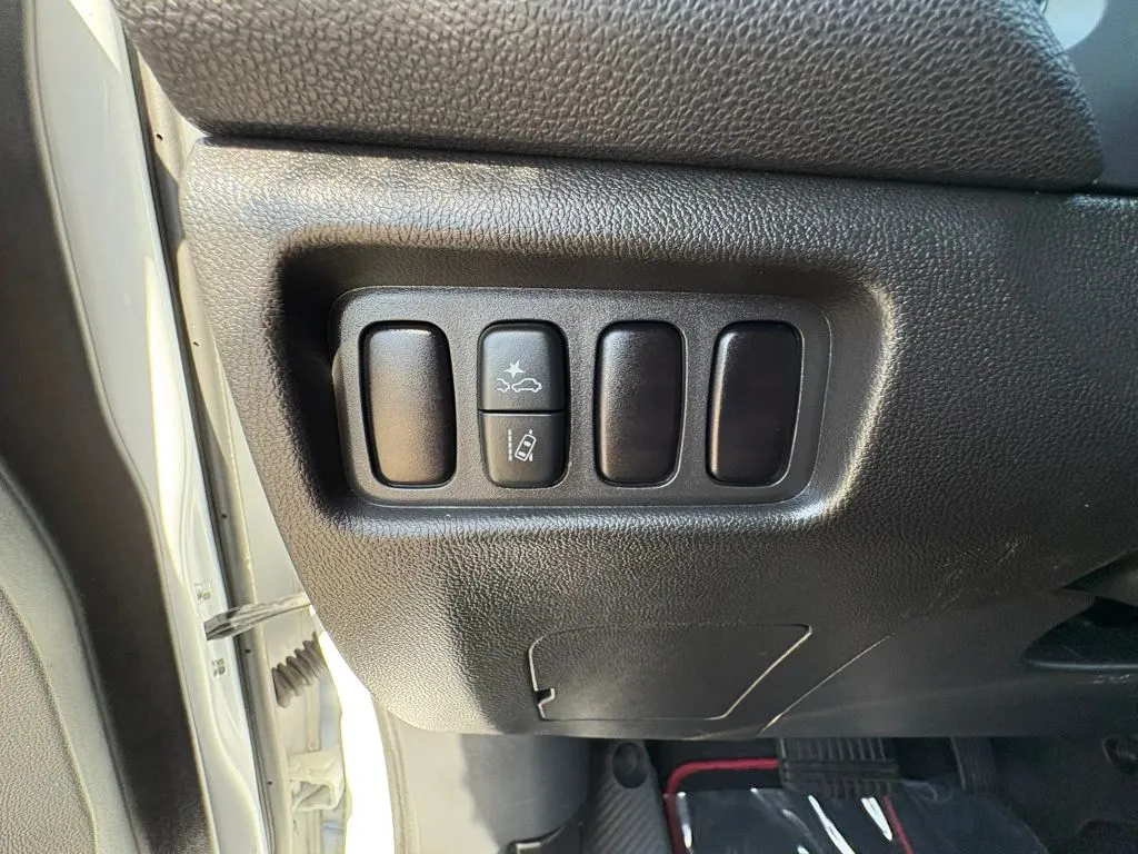 Mitsubishi Outlander Sport photo 18
