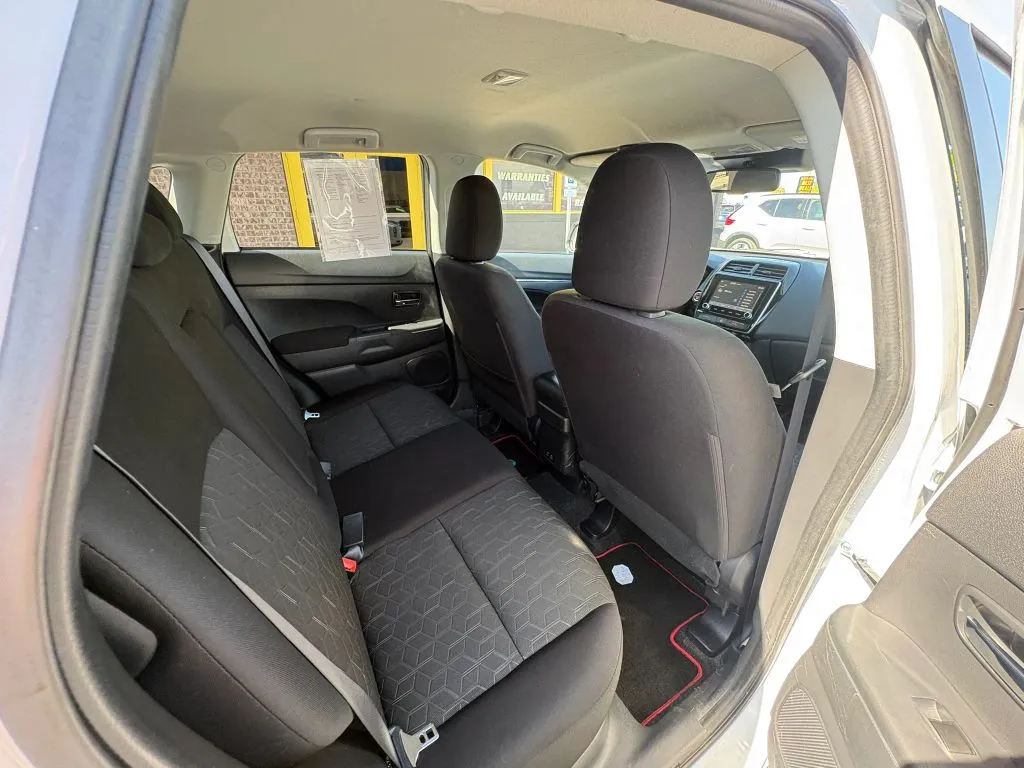 Mitsubishi Outlander Sport photo 12