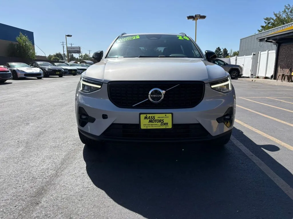 Volvo XC40 photo 2
