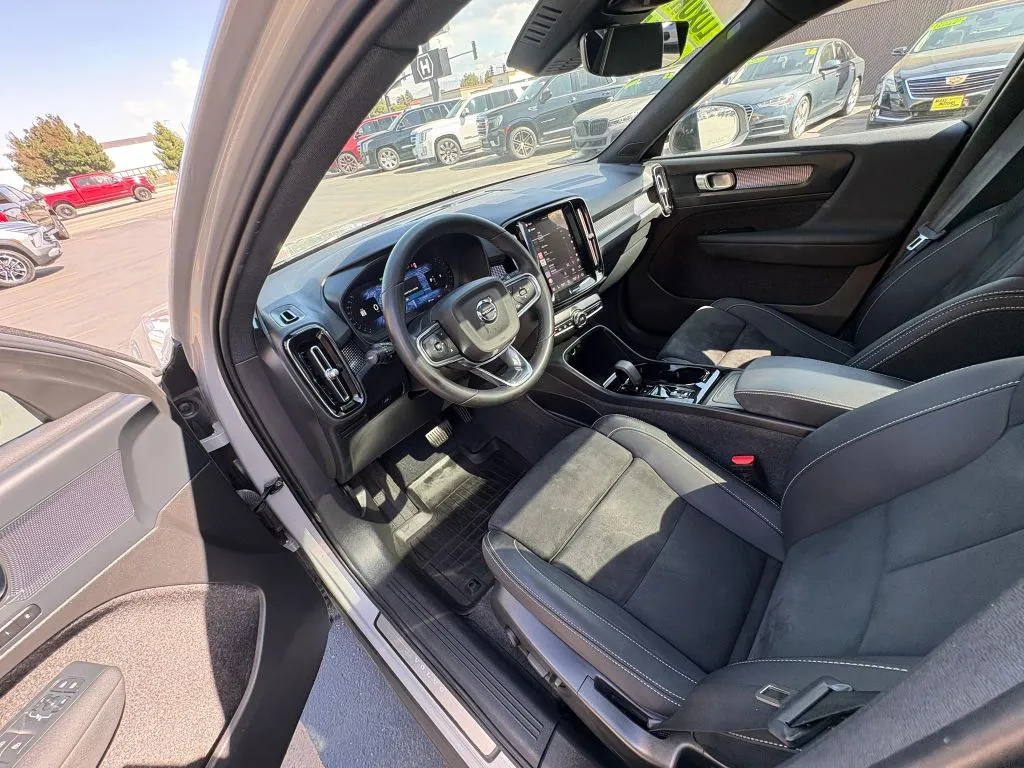 Volvo XC40 photo 9