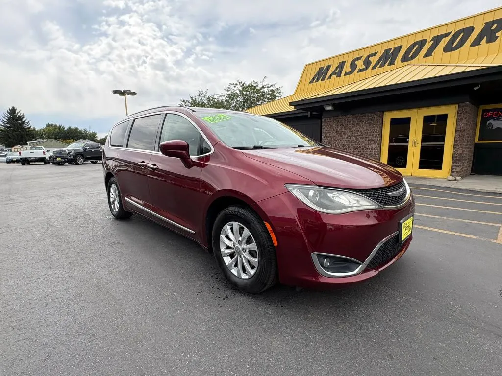 Chrysler Pacifica photo 8