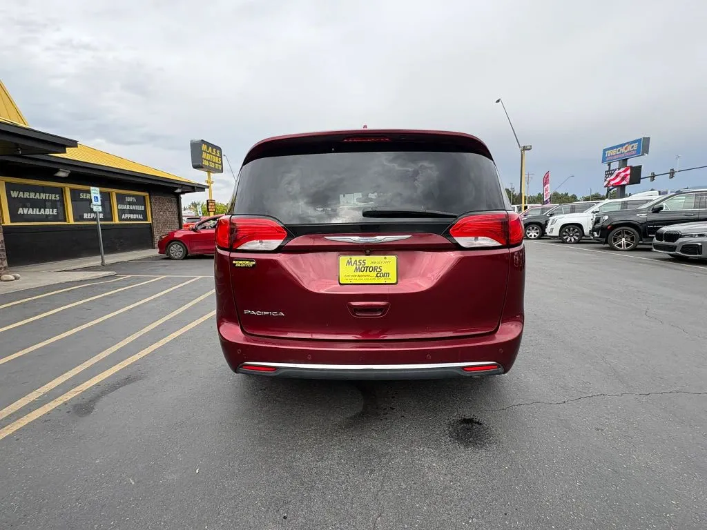 Chrysler Pacifica photo 6