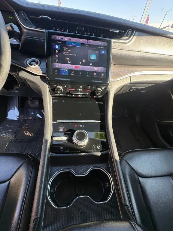 Jeep Grand Cherokee photo 17