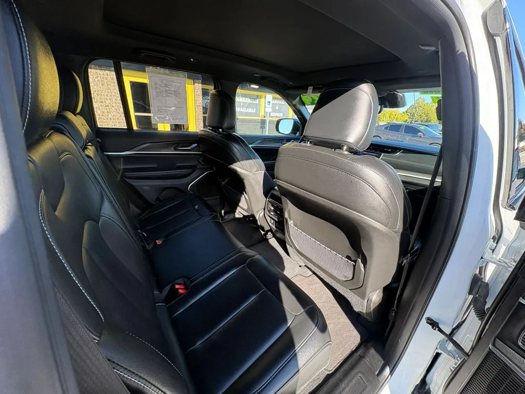 Jeep Grand Cherokee photo 12