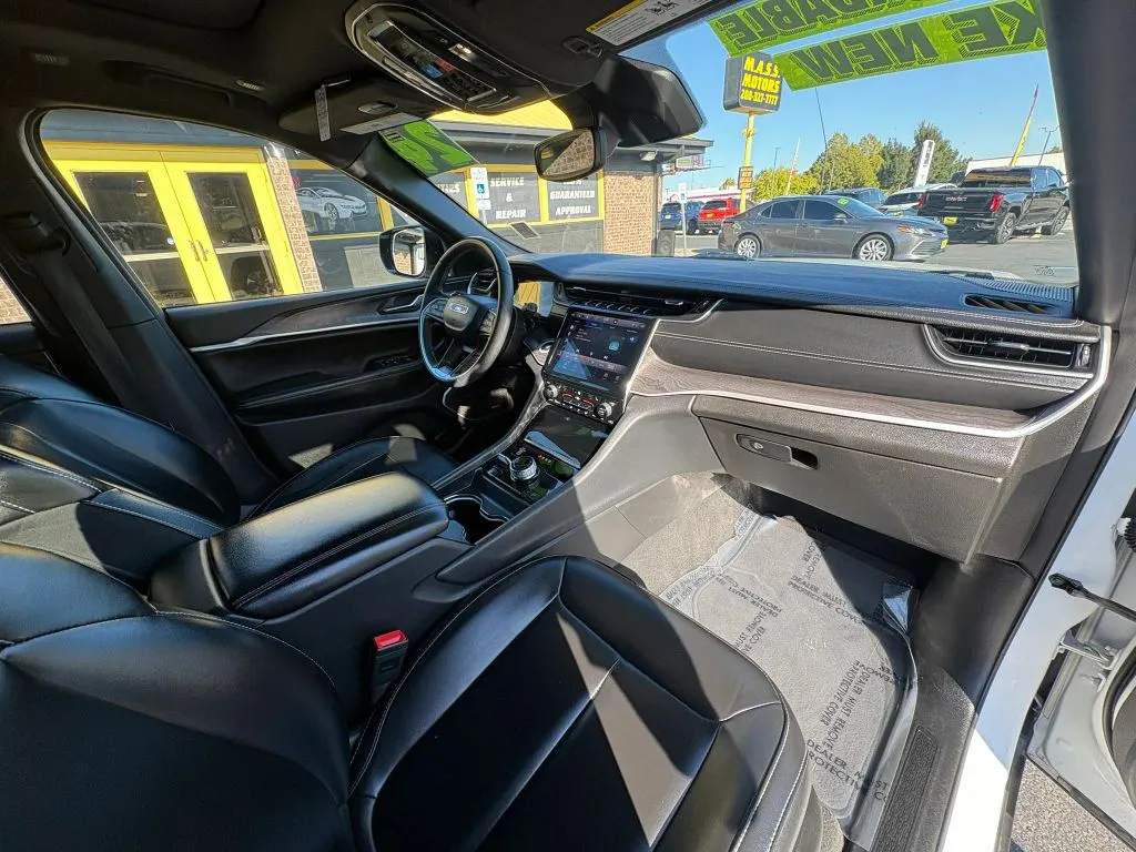 Jeep Grand Cherokee photo 11