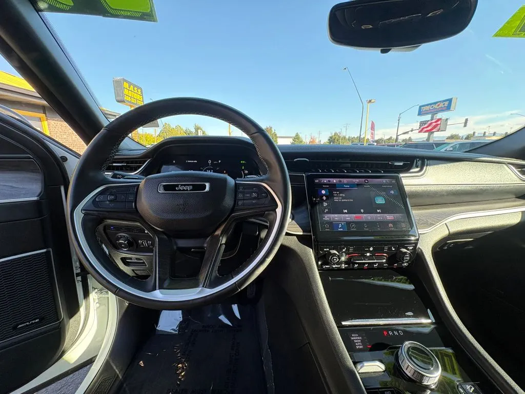 Jeep Grand Cherokee photo 13