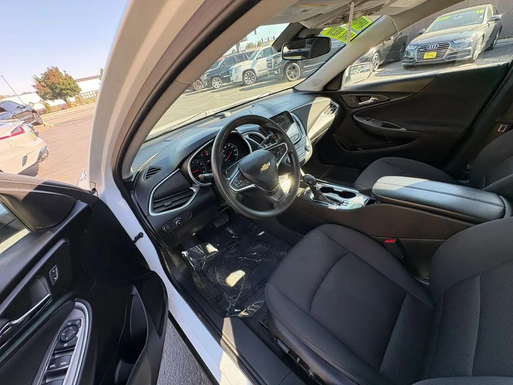 Chevrolet Malibu photo 9