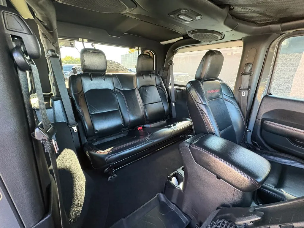 Jeep Wrangler photo 12