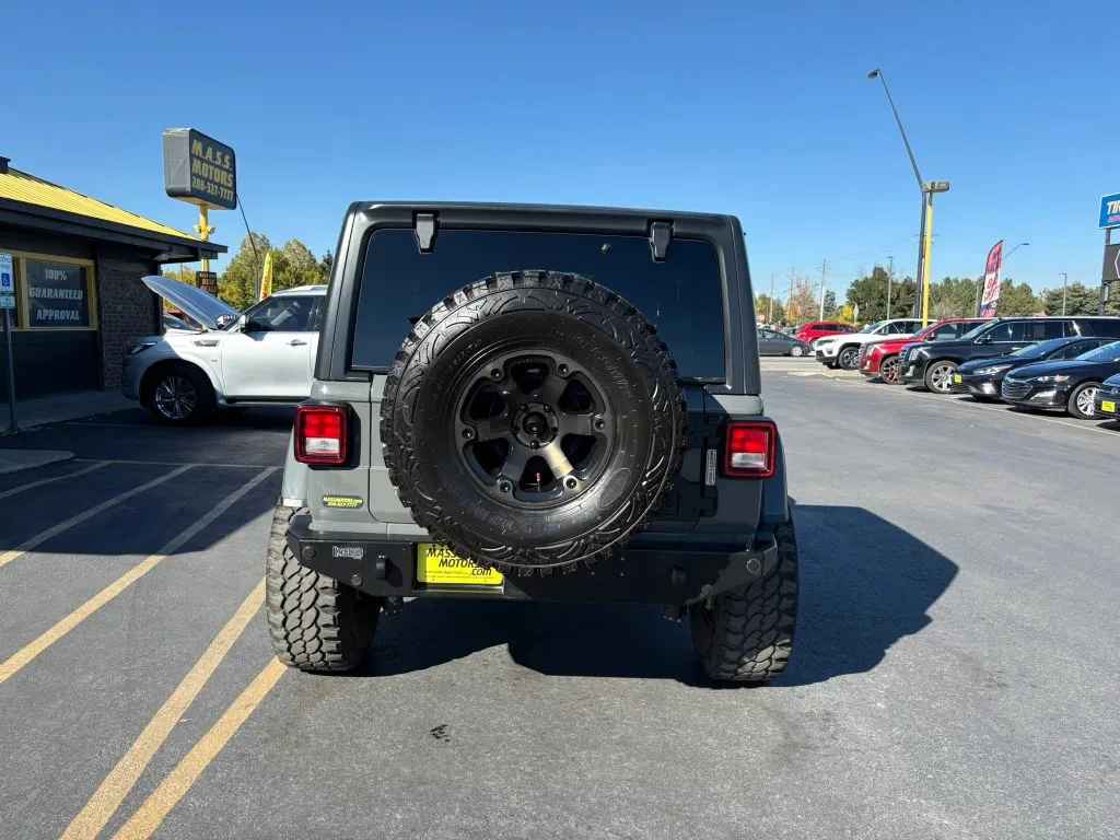 Jeep Wrangler photo 6