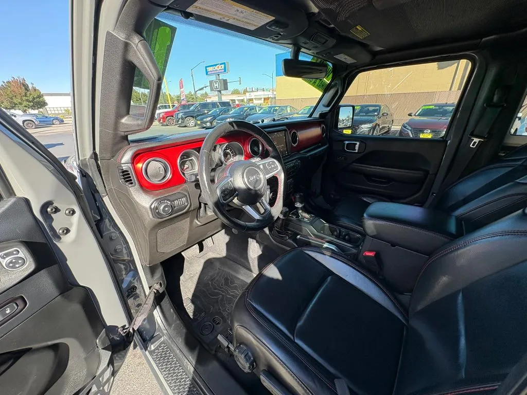 Jeep Wrangler photo 9