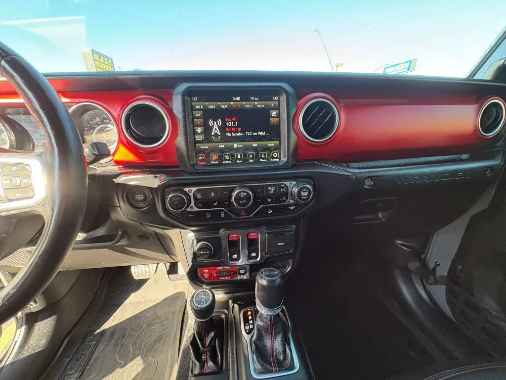 Jeep Wrangler photo 16