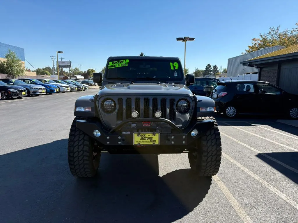 Jeep Wrangler photo 2