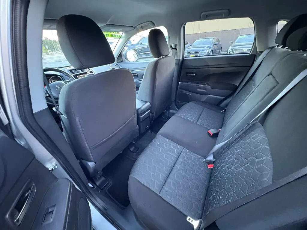 Mitsubishi Outlander Sport photo 10