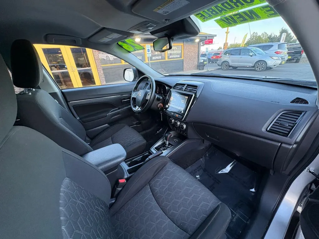 Mitsubishi Outlander Sport photo 11