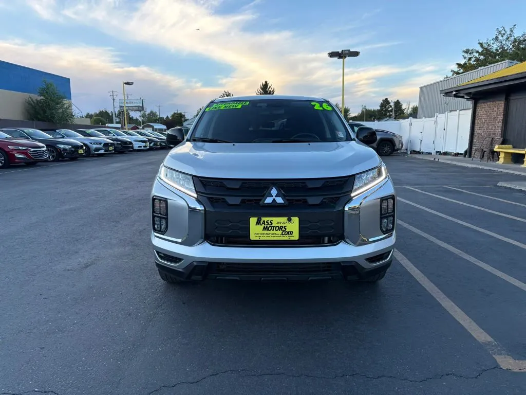 Mitsubishi Outlander Sport photo 2