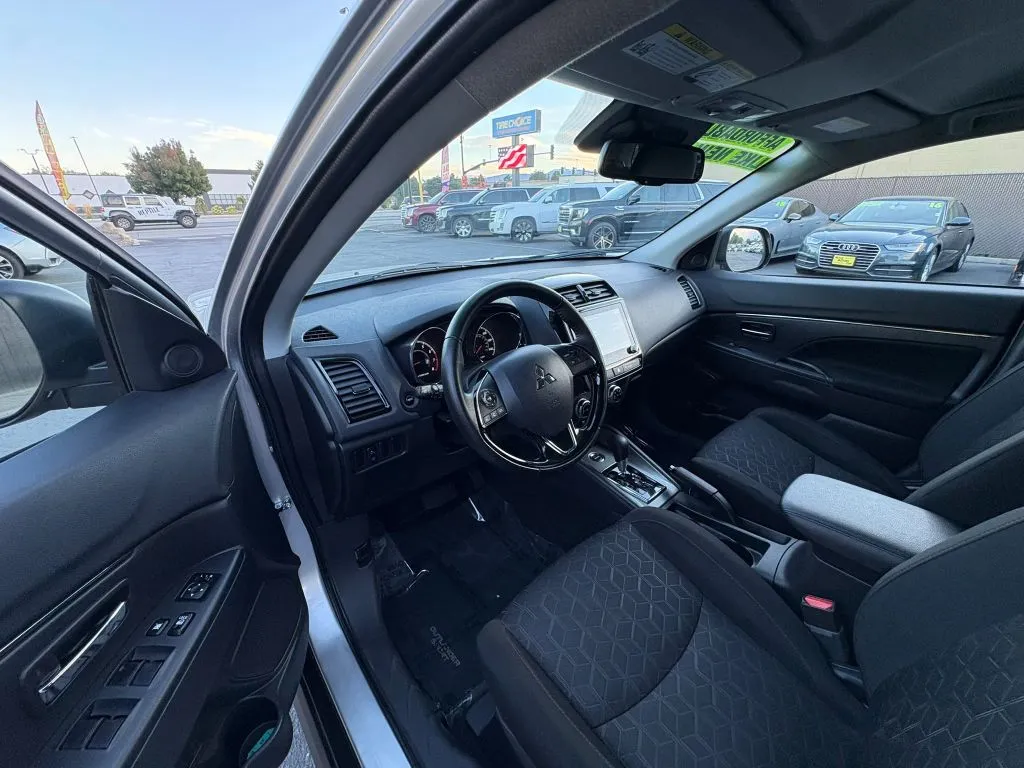 Mitsubishi Outlander Sport photo 9